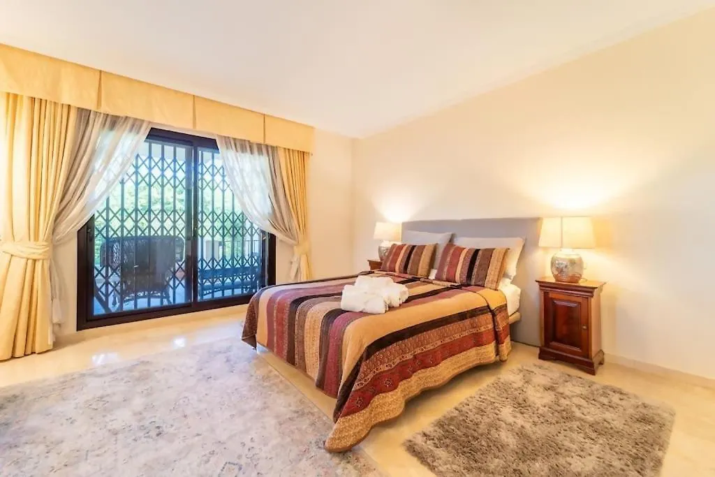 Elegant 3Bedroom Apartment In La Quinta Marbella Málaga