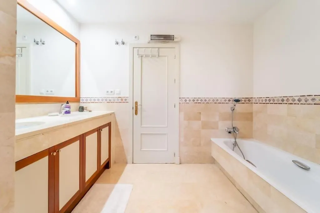 Elegant 3Bedroom Apartment In La Quinta Marbella Malaga