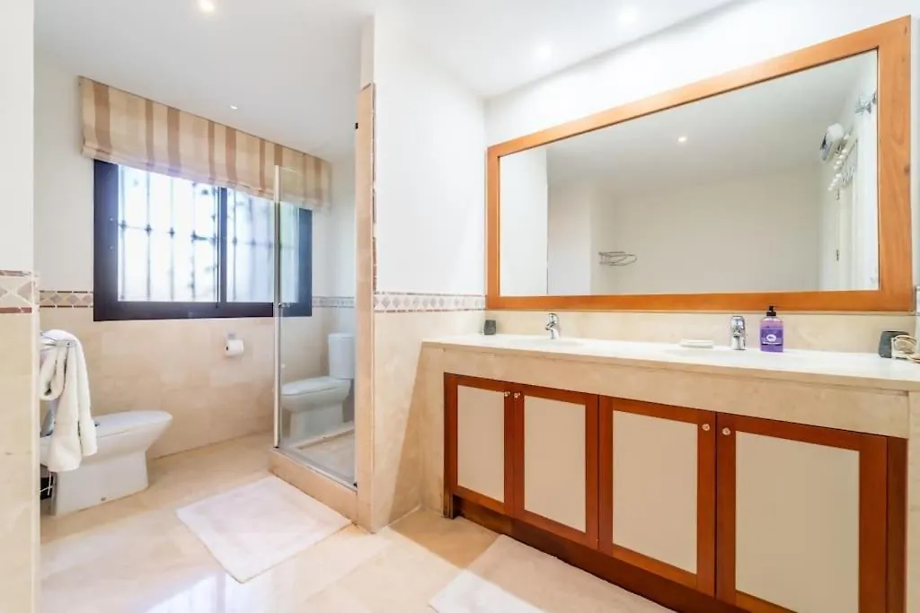 Elegant 3Bedroom Apartment In La Quinta Marbella Málaga